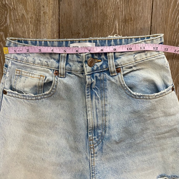 ZARA Light Wash High-Waisted Distressed Mom Jeans | Size 2 - Picture 6 of 8